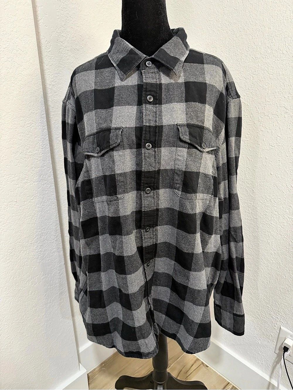 Plaid Button Down Shirt in Gray & Black Like New